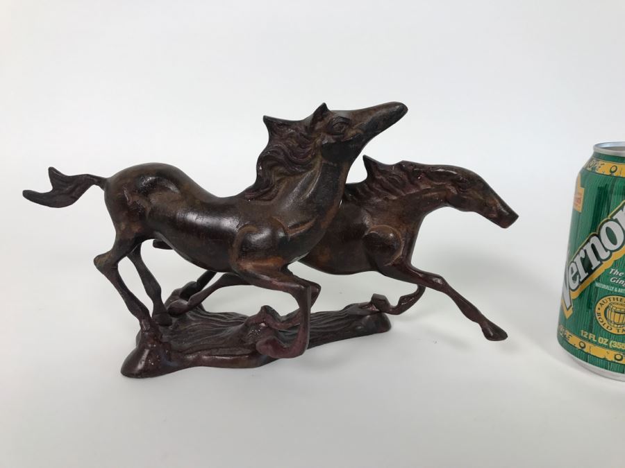 Metal Horse Sculpture [Photo 1]