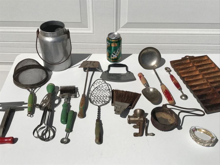Vintage Kitchen Utensil Item Lot [Photo 1]