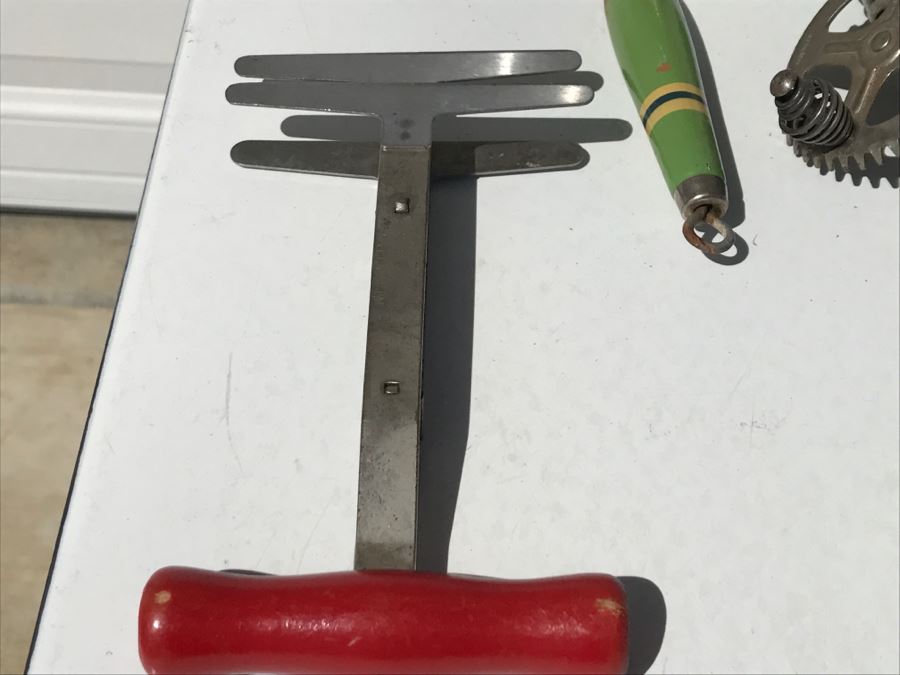 Vintage Kitchen Utensil Item Lot [Photo 3]