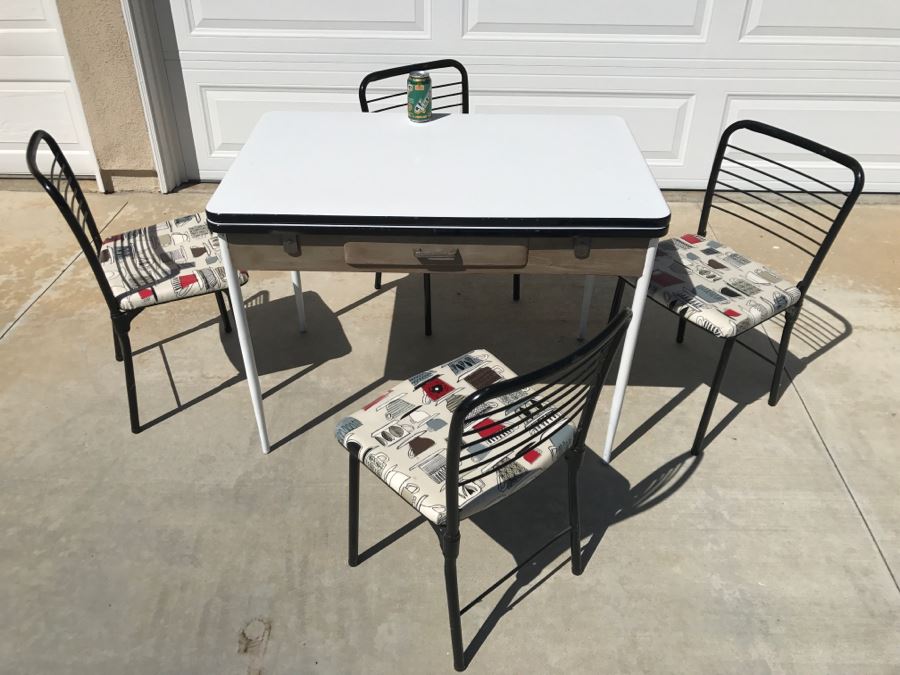 Vintage Mid-Century Porcelain Top Kitchen Table With Built In Leaves And (4) Cosco Folding Chairs [Photo 4]
