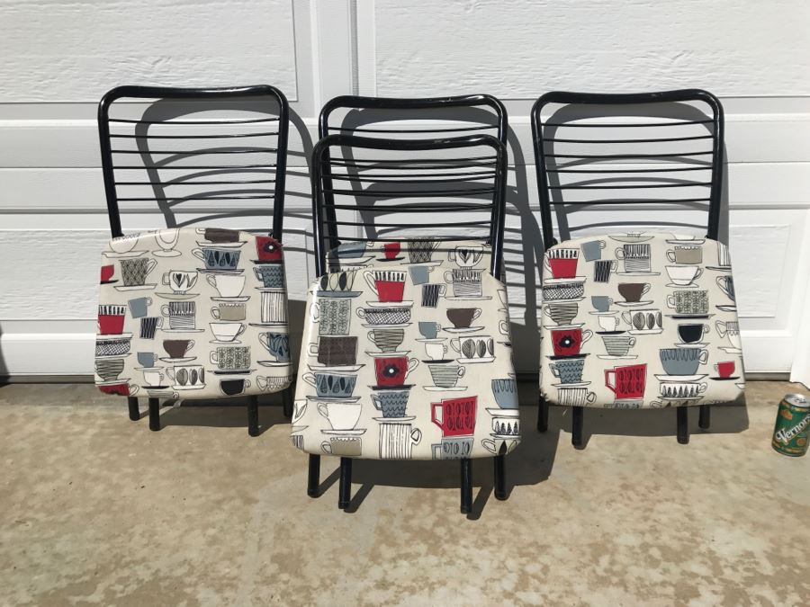 Vintage Mid-Century Porcelain Top Kitchen Table With Built In Leaves And (4) Cosco Folding Chairs [Photo 17]