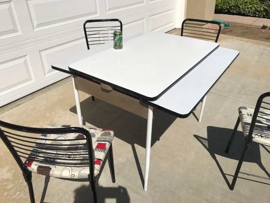 Vintage Mid-Century Porcelain Top Kitchen Table With Built In Leaves And (4) Cosco Folding Chairs [Photo 11]