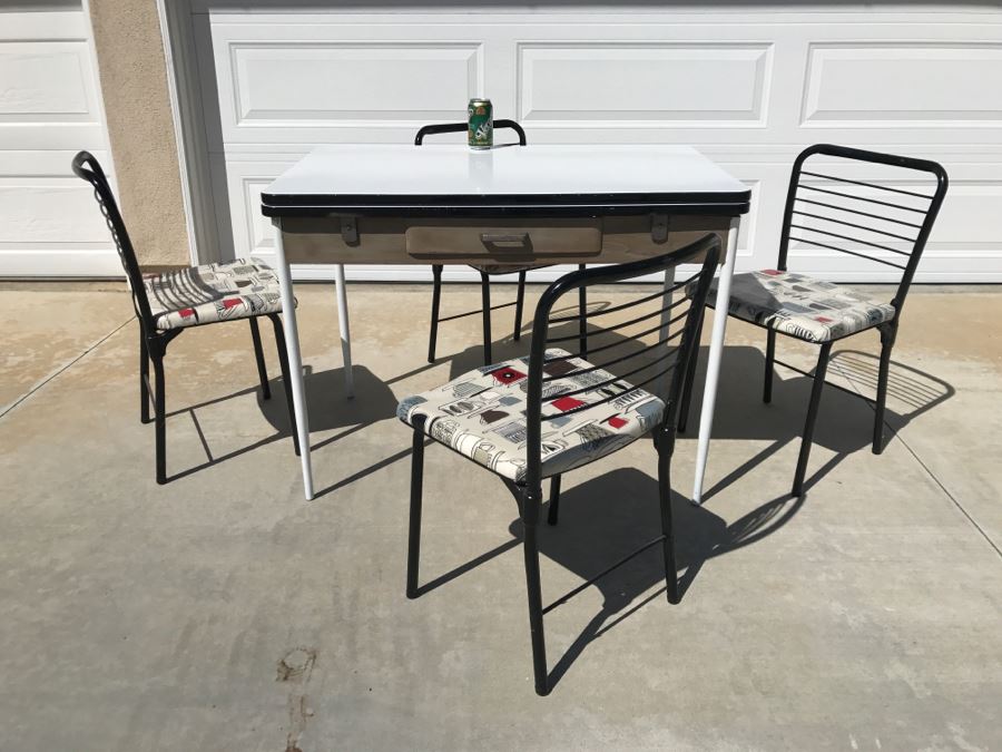 Vintage Mid-Century Porcelain Top Kitchen Table With Built In Leaves And (4) Cosco Folding Chairs [Photo 3]
