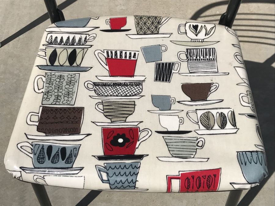 Vintage Mid-Century Porcelain Top Kitchen Table With Built In Leaves And (4) Cosco Folding Chairs [Photo 10]