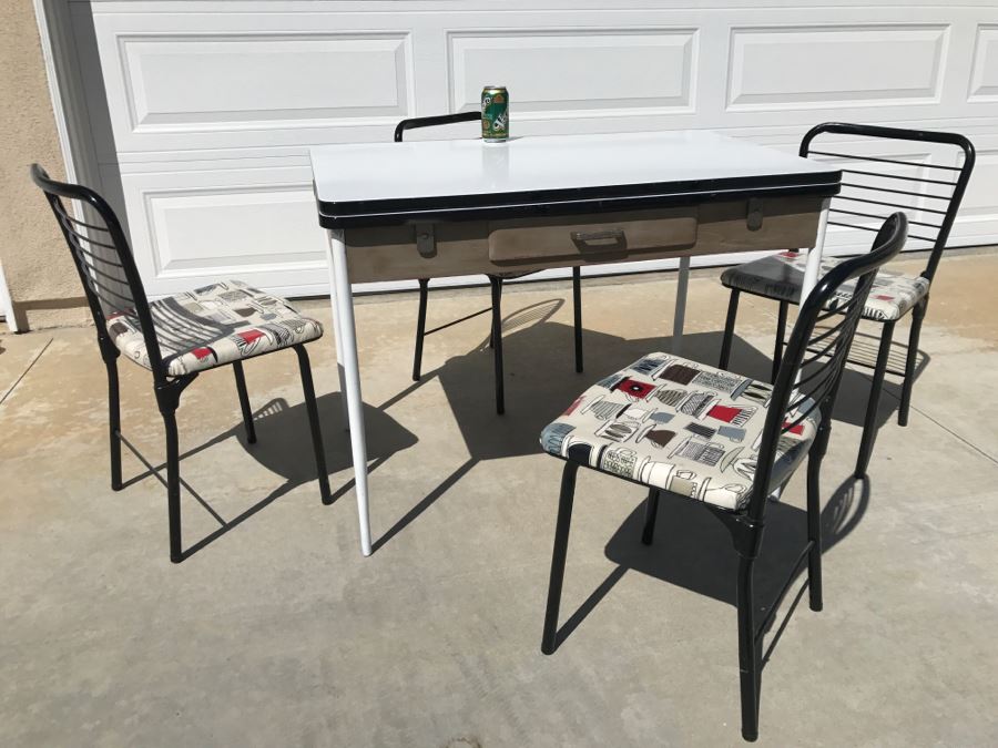 Vintage Mid-Century Porcelain Top Kitchen Table With Built In Leaves And (4) Cosco Folding Chairs [Photo 1]
