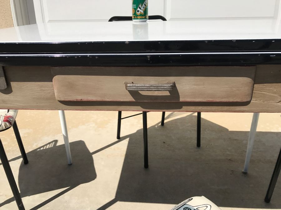 Vintage Mid-Century Porcelain Top Kitchen Table With Built In Leaves And (4) Cosco Folding Chairs [Photo 7]