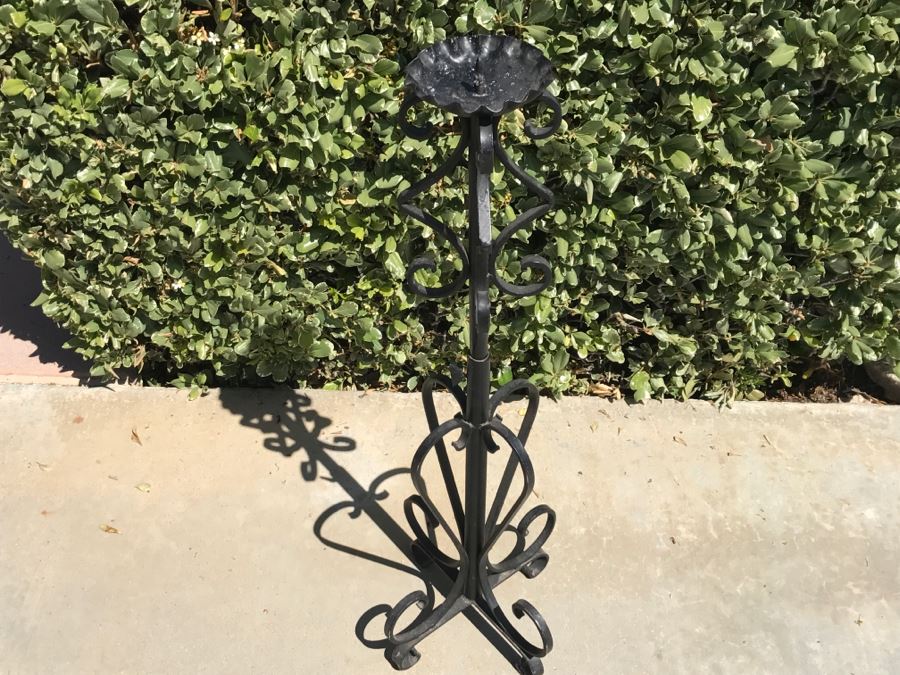 Black Wrought Iron Candle Holder [Photo 2]