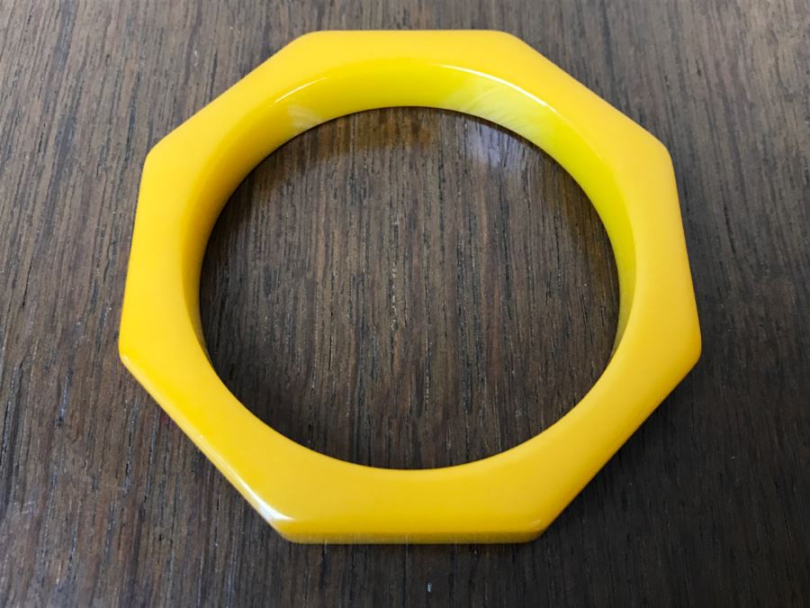 Bakelite Bangle Bracelet [Photo 3]