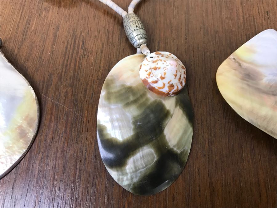 Set Of (3) Shell Jewelry Pieces [Photo 2]