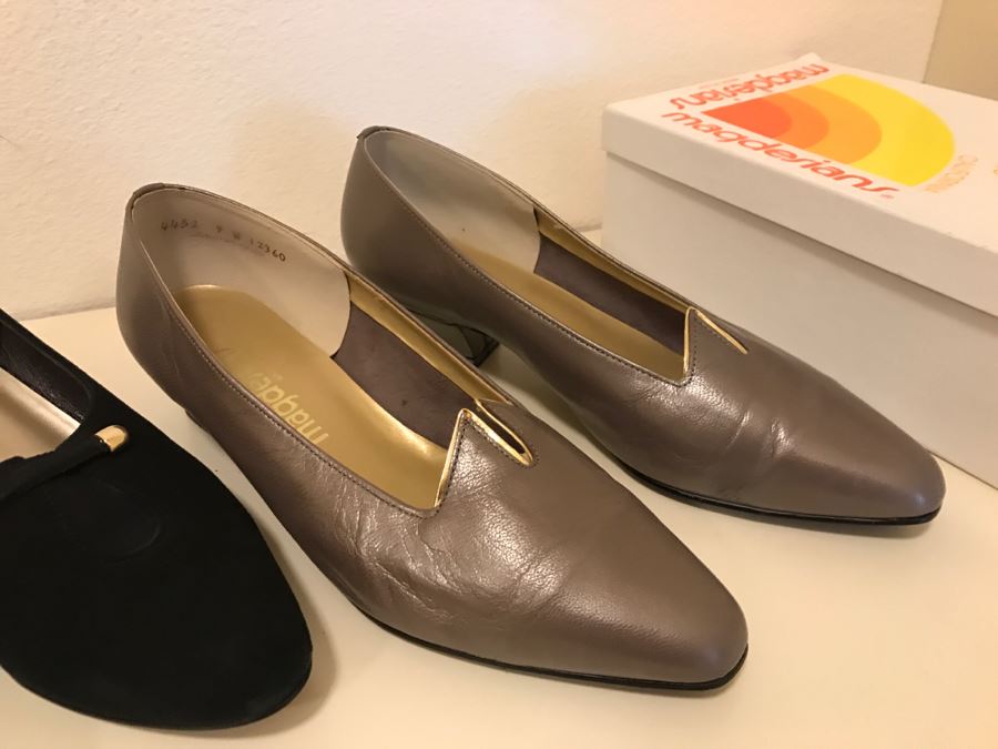 Pair Of Women's 9W California Magdesians Heel Shoes [Photo 3]