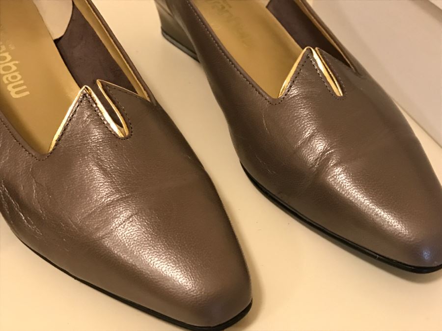 Pair Of Women's 9W California Magdesians Heel Shoes [Photo 8]