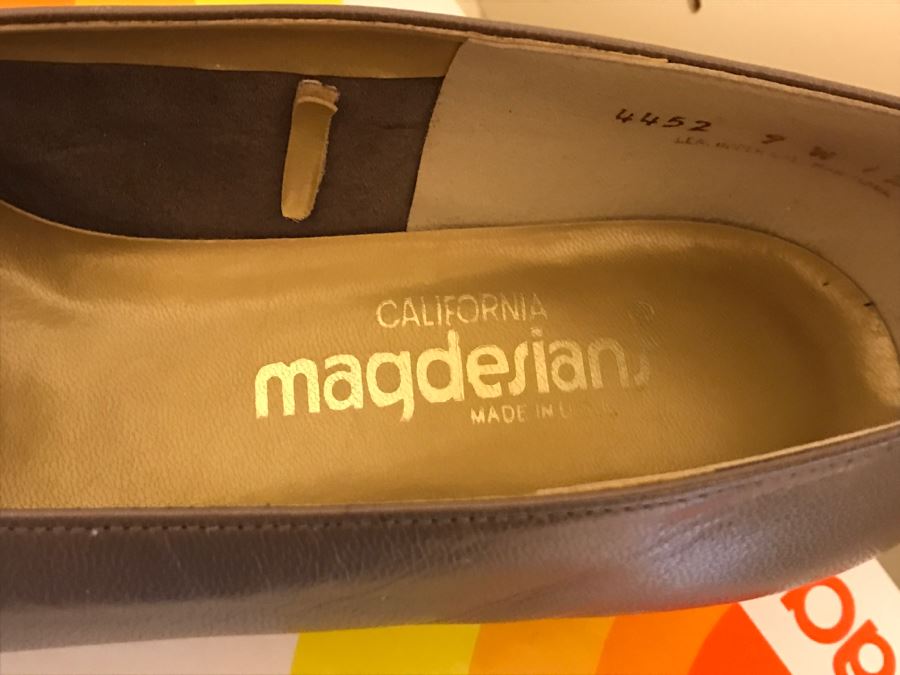 Pair Of Women's 9W California Magdesians Heel Shoes [Photo 7]