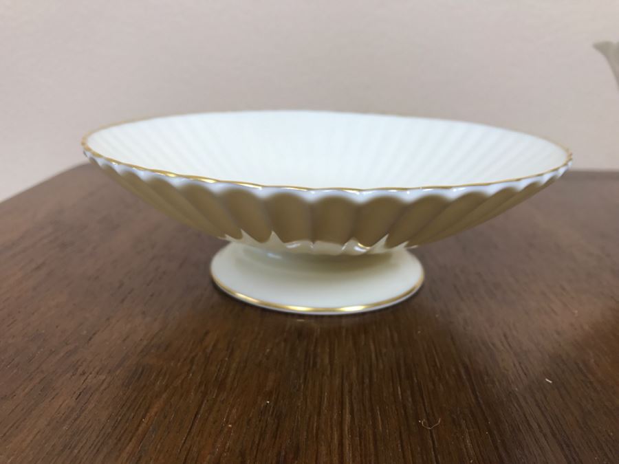 LENOX Lot Includes Mid-Century Bowl Containing Flower Frog And (2) Footed Bowls [Photo 7]