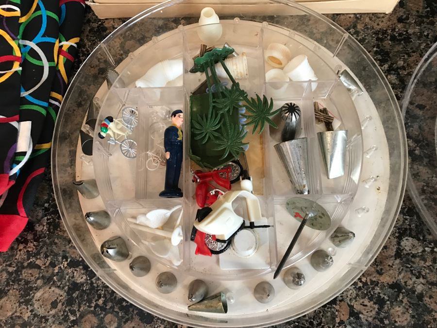 Cake Decorating Lot [Photo 2]