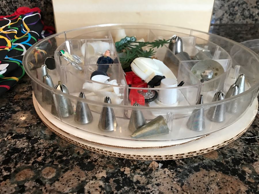 Cake Decorating Lot [Photo 8]