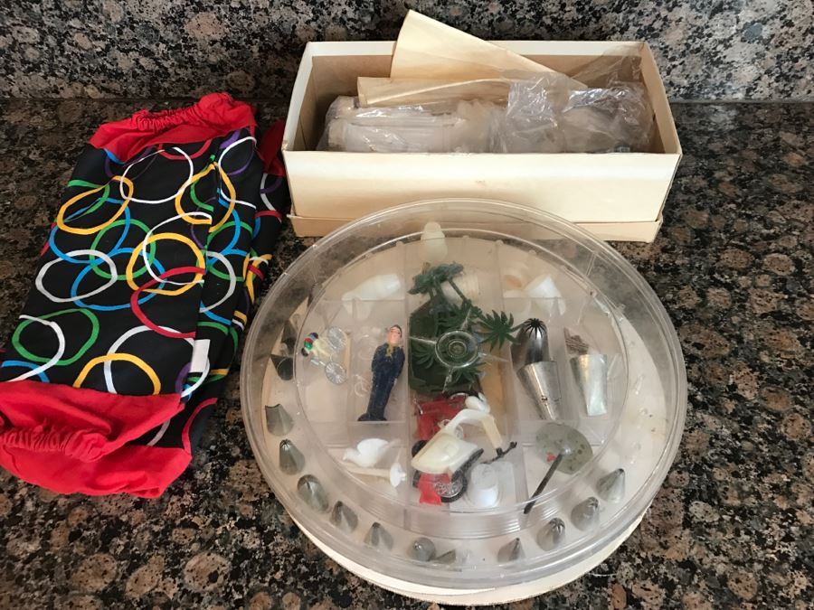 Cake Decorating Lot [Photo 14]