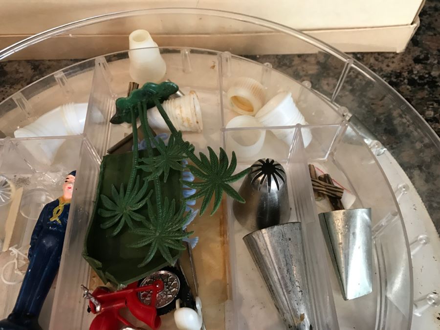 Cake Decorating Lot [Photo 10]