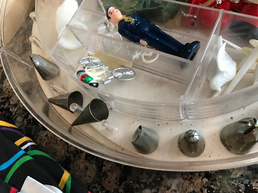 Cake Decorating Lot [Photo 6]