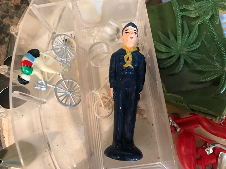 Cake Decorating Lot [Photo 3]