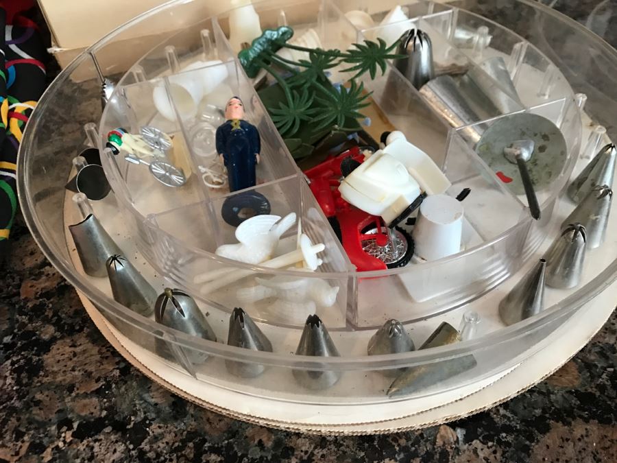 Cake Decorating Lot [Photo 7]