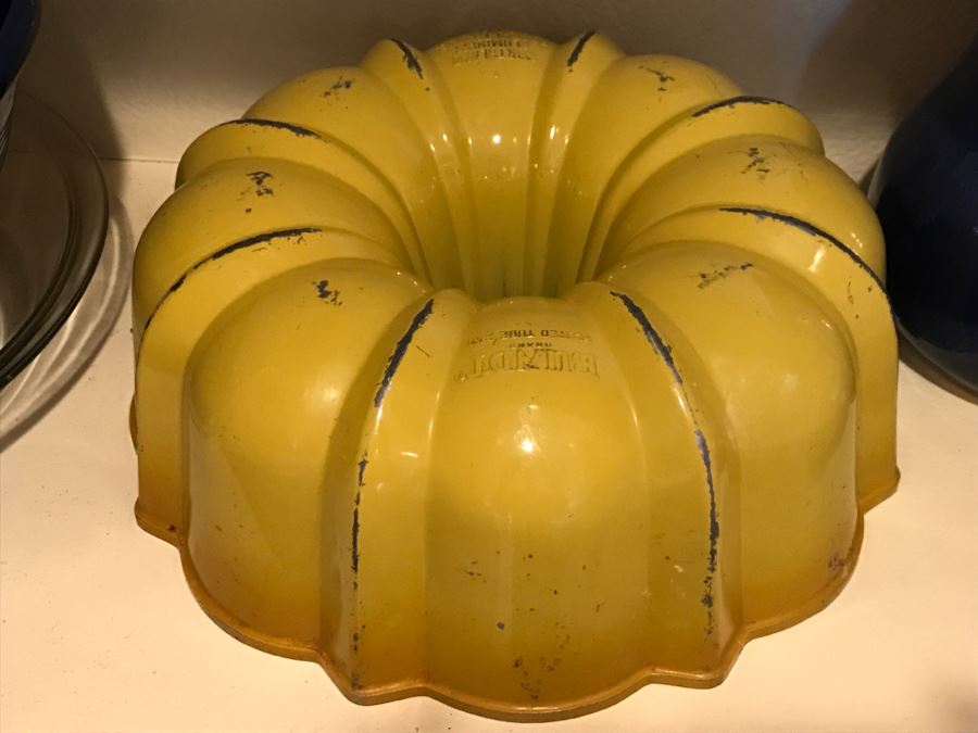 Kitchen Pantry Lot Featuring Corning Ware Covered Dish, Bundt Pan, Pacific Cermaic Blue Bowl, West Bend Crock Pot - See All Photos [Photo 5]