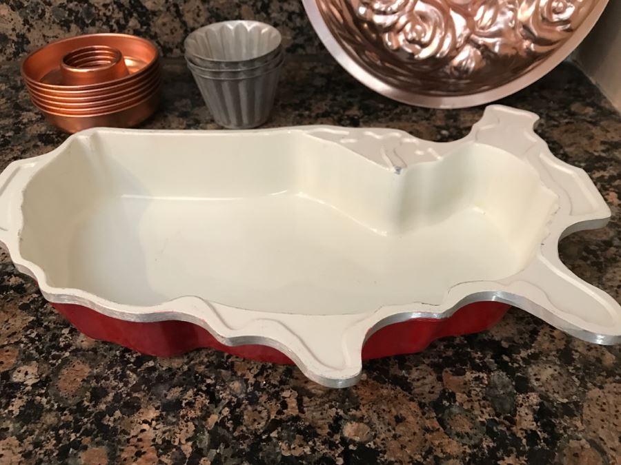 Nordic Ware Vintage USA Map Shape Red Aluminum Baking Pan With Other Baking Items [Photo 4]