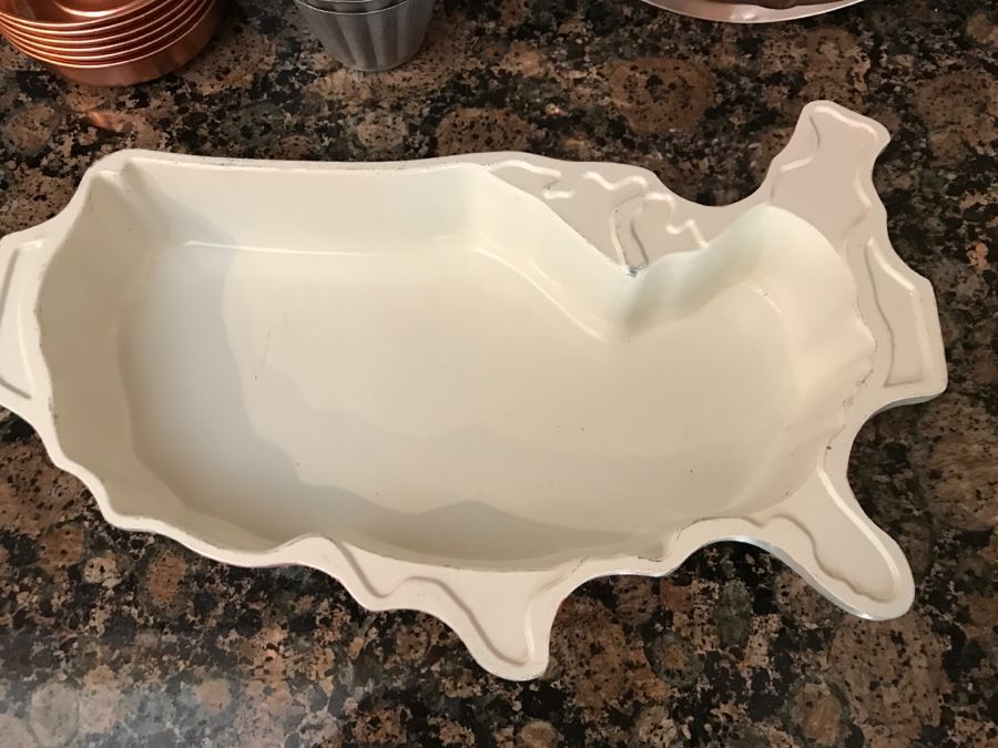 Nordic Ware Vintage USA Map Shape Red Aluminum Baking Pan With Other Baking Items [Photo 3]