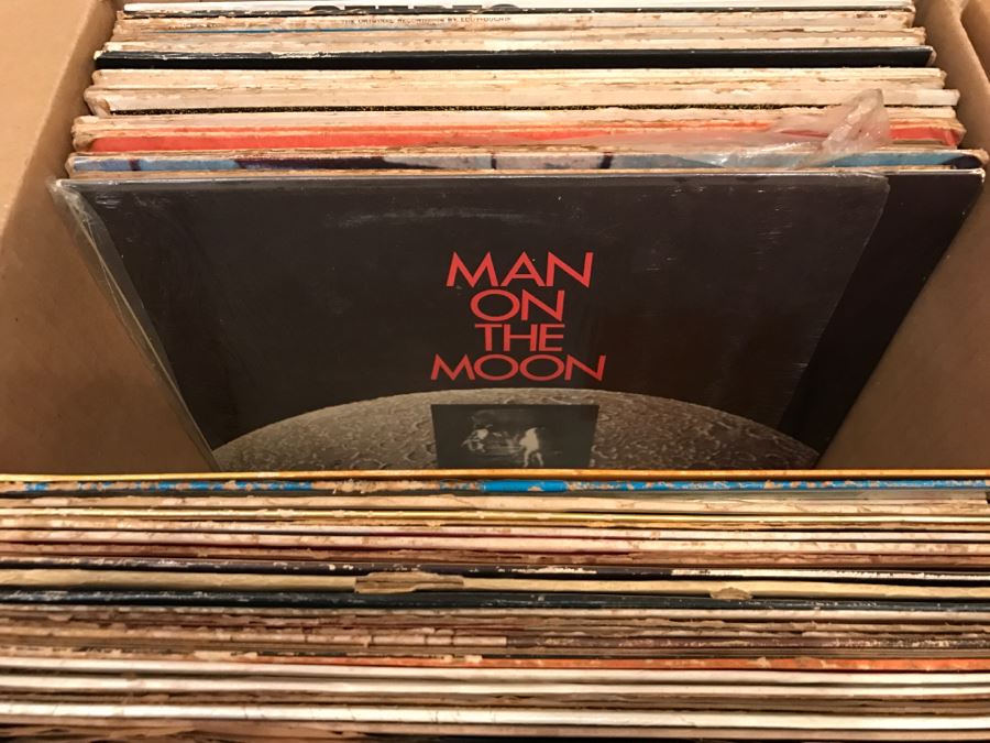 (2) Boxes Of Vintage Vinyl Records 33RPM Lot Includes Bob Dylan's Greatest Hits, Elton John's Goodbye Yellow Brick Road, Musicals, Nat King Cole - See Photos [Photo 16]