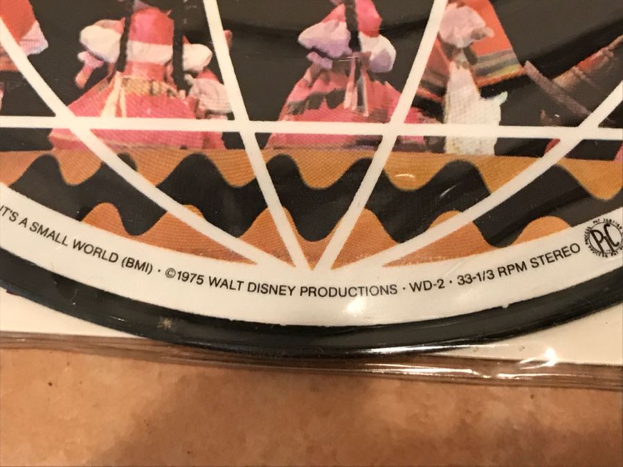 Vintage 1975 Walt Disney Productions It's A Small World Picture Disc Vinyl Record WD-2 33RPM [Photo 4]