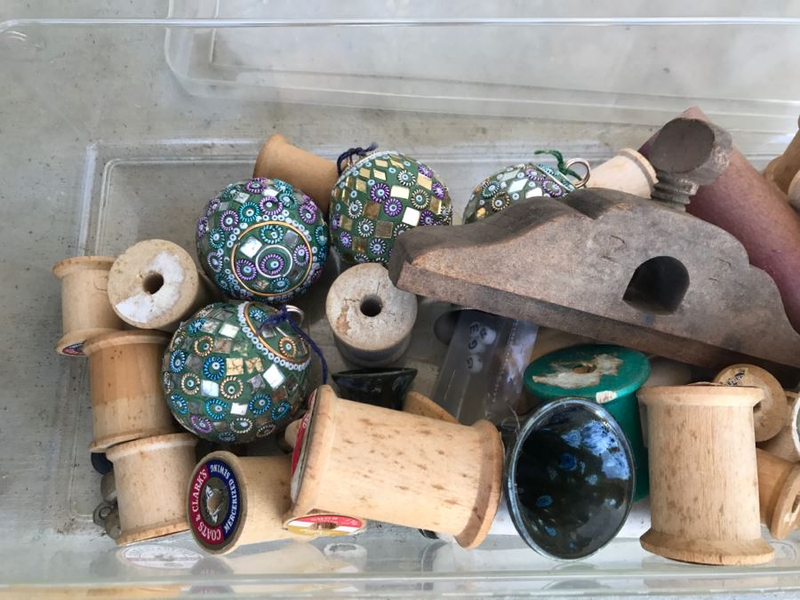 Huge Crafting Supplies Lot Including Yarn, Threads, Fabrics, Real Feathers, Fur Pelts, Books And More - See All Photos [Photo 16]