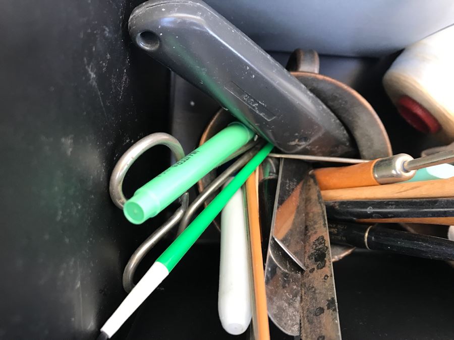 Huge Crafting Supplies Lot Including Yarn, Threads, Fabrics, Real Feathers, Fur Pelts, Books And More - See All Photos [Photo 20]