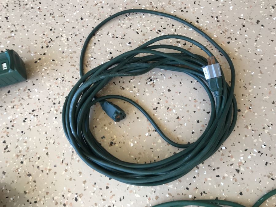 JUST ADDED - Set Of (5) Outdoor Extension Cords [Photo 6]
