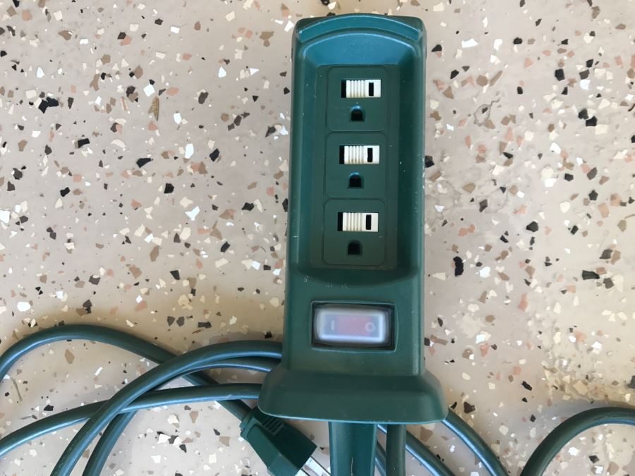 JUST ADDED - Set Of (5) Outdoor Extension Cords [Photo 3]