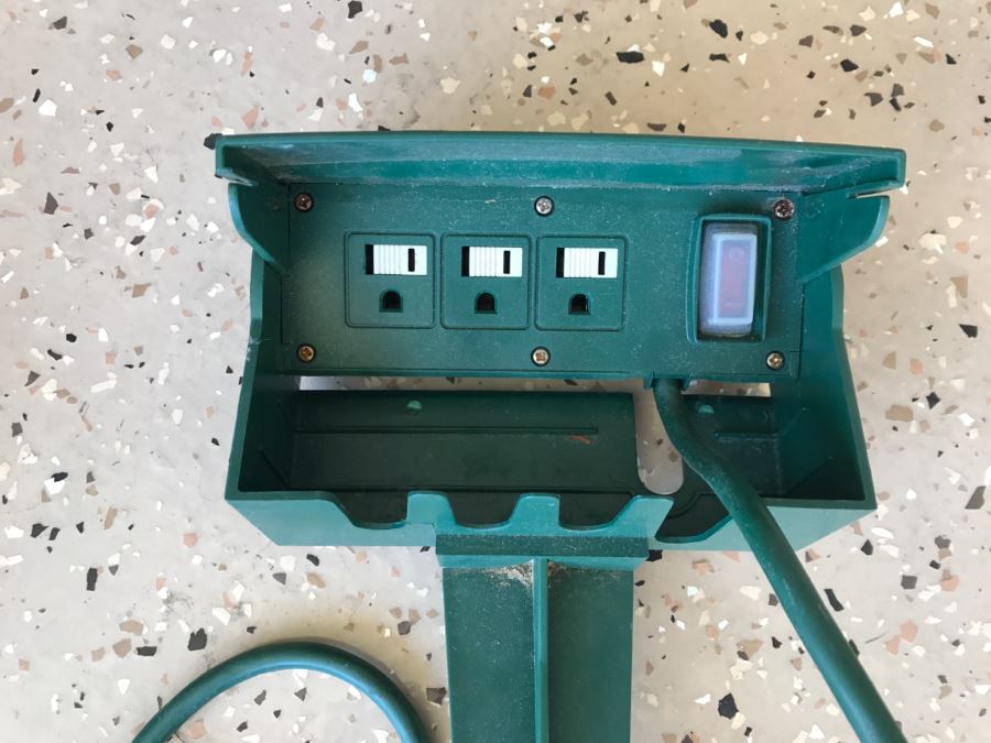 JUST ADDED - Set Of (5) Outdoor Extension Cords [Photo 5]