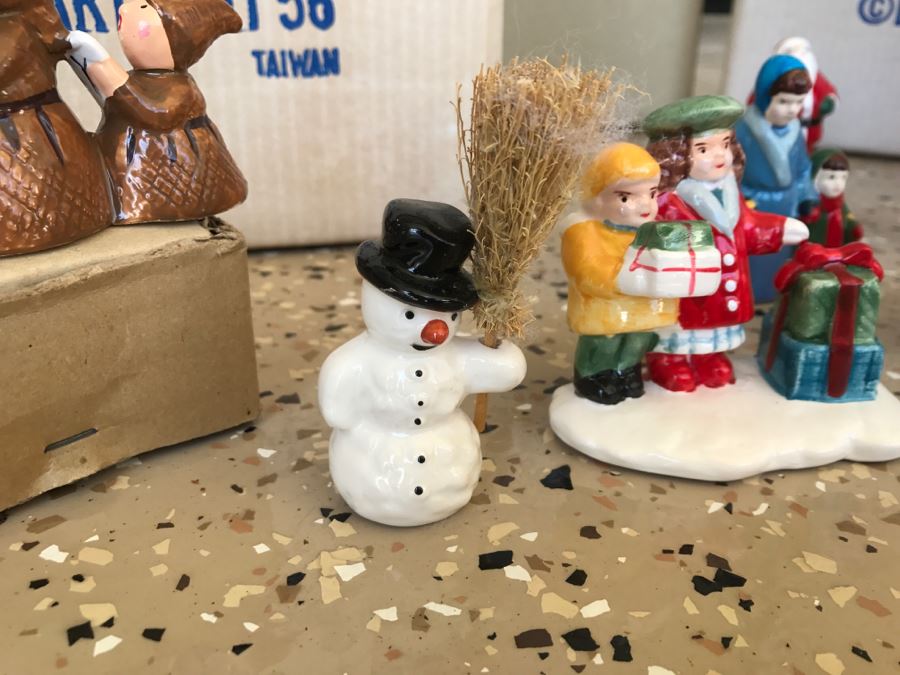 JUST ADDED - Department 56 Villages Christmas Decoration Lot [Photo 13]