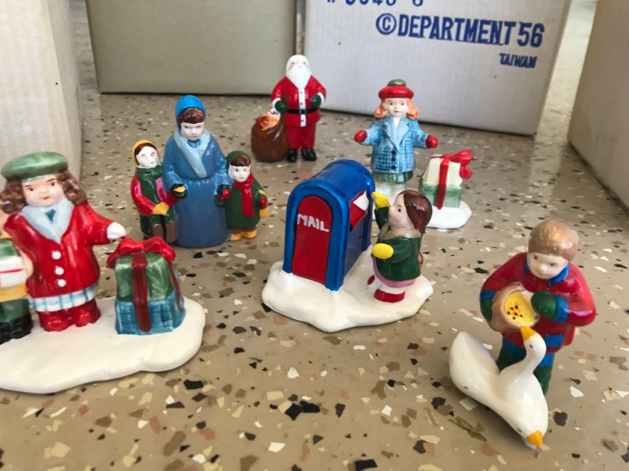JUST ADDED - Department 56 Villages Christmas Decoration Lot [Photo 15]