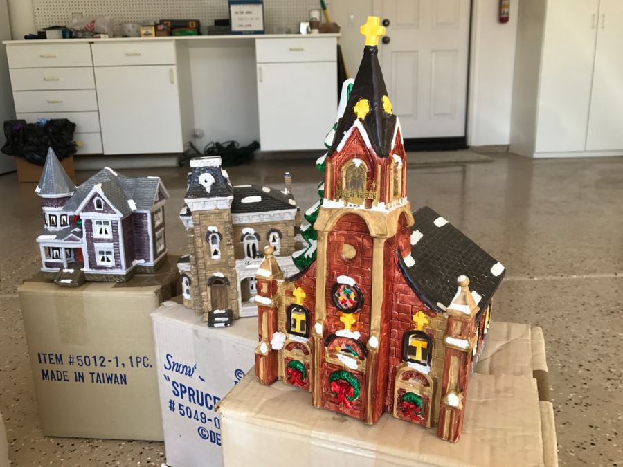 JUST ADDED - Department 56 Villages Christmas Decoration Lot [Photo 9]