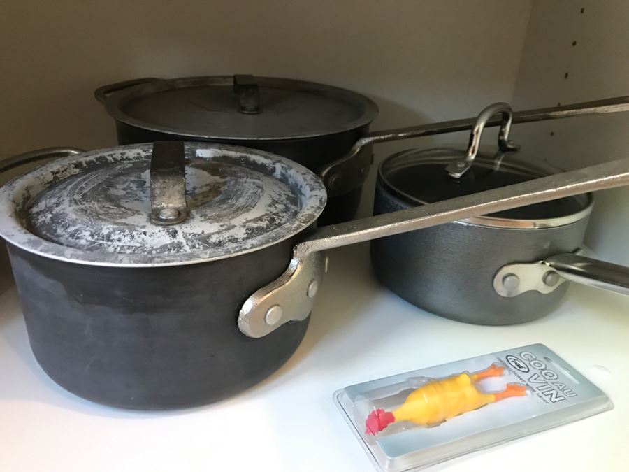 JUST ADDED - Kitchen Lot With Pottery Bowl, Pots, Salad Serving Set, Soup Tureen, Rabbits And Dishes [Photo 9]