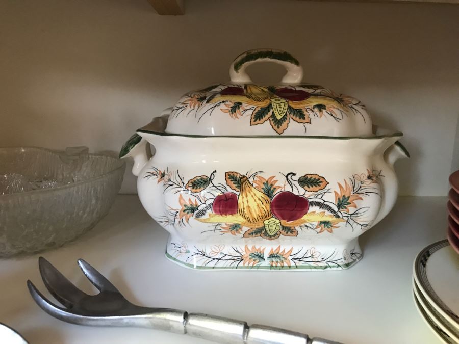JUST ADDED - Kitchen Lot With Pottery Bowl, Pots, Salad Serving Set, Soup Tureen, Rabbits And Dishes [Photo 5]