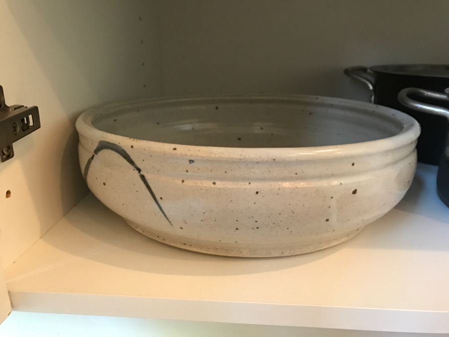 JUST ADDED - Kitchen Lot With Pottery Bowl, Pots, Salad Serving Set, Soup Tureen, Rabbits And Dishes [Photo 8]