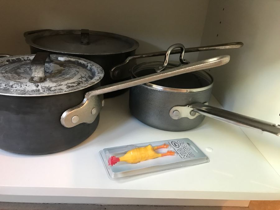JUST ADDED - Kitchen Lot With Pottery Bowl, Pots, Salad Serving Set, Soup Tureen, Rabbits And Dishes [Photo 10]
