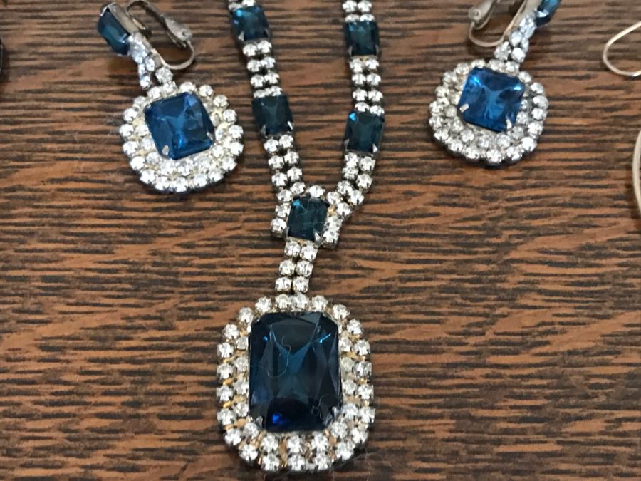 JUST ADDED - Vintage Costume Jewelry Lot [Photo 3]