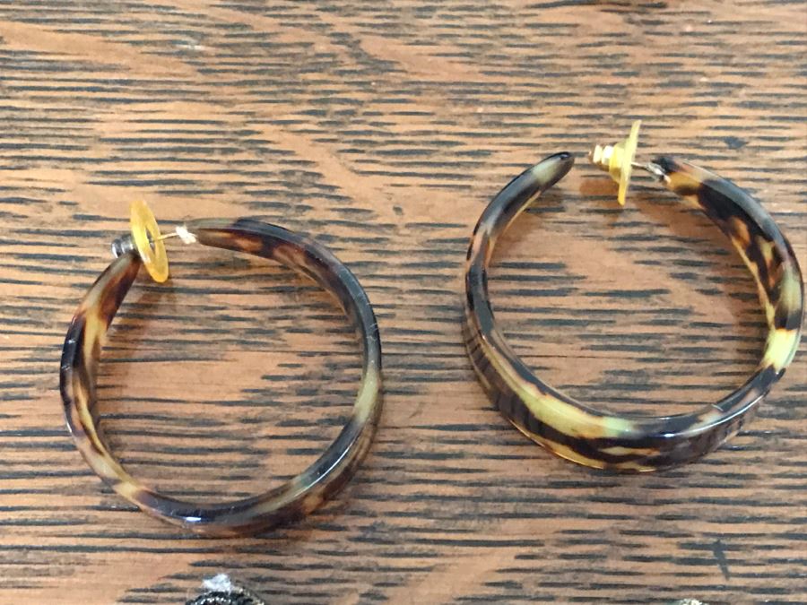 JUST ADDED - Vintage Costume Jewelry Lot [Photo 10]