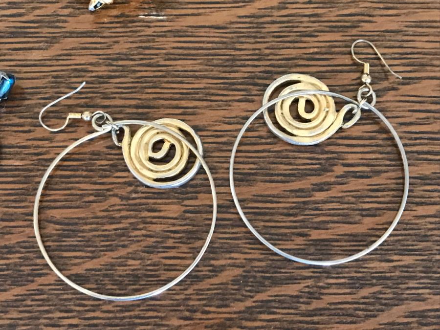 JUST ADDED - Vintage Costume Jewelry Lot [Photo 6]