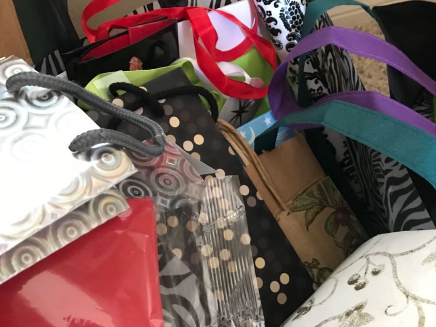 JUST ADDED - Wrapping Paper, Wrapping Supplies And Gift Bag Lot [Photo 6]