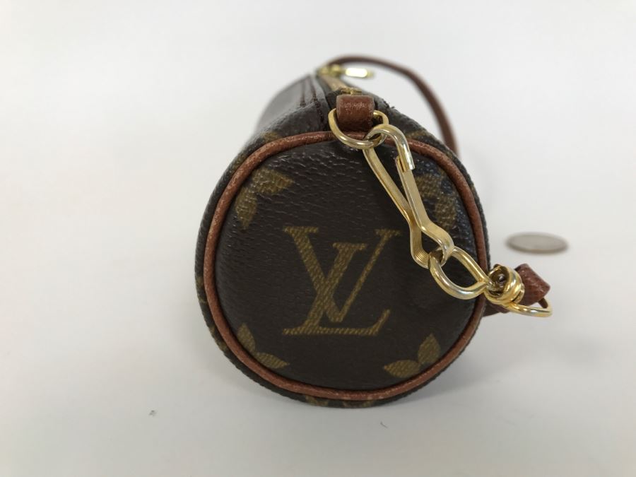 LOUIS VUITTON Monogram Round Cosmetic / Golf Pouch With Strap [Photo 4]