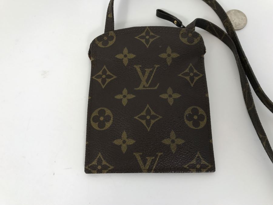 LOUIS VUITTON Monogram Change Purse Handbag With Strap [Photo 4]