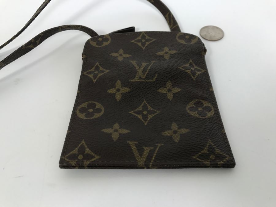 LOUIS VUITTON Monogram Change Purse Handbag With Strap [Photo 3]