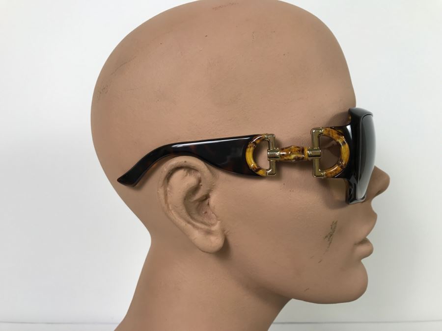 GUCCI Women's Sunglasses With Case [Photo 2]