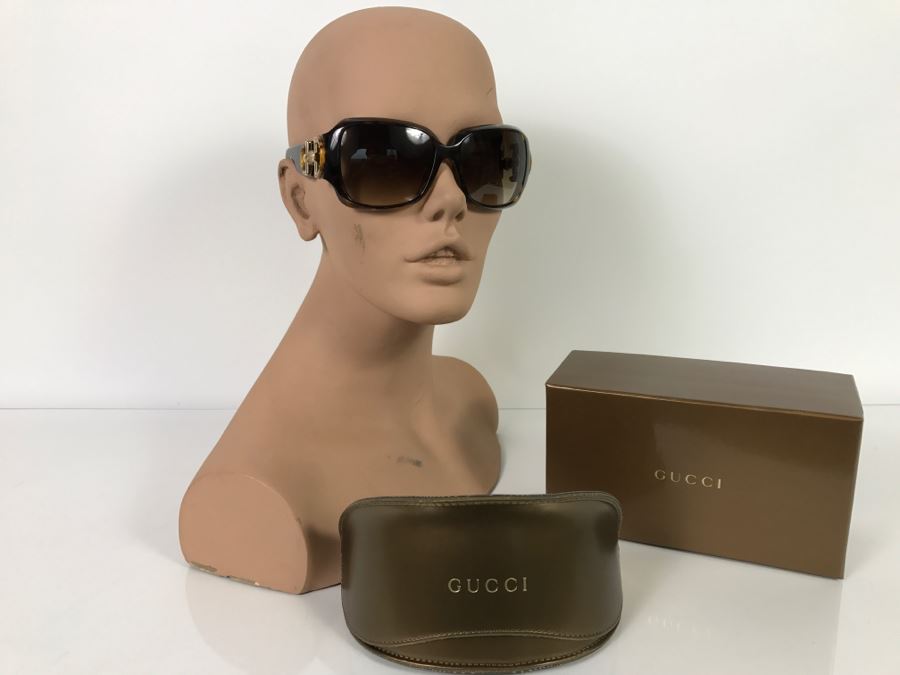 GUCCI Women's Sunglasses With Case [Photo 3]